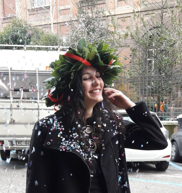 Foto di laurea della Dott.ssa Elisa Astro, Biologa nutrizionista per mamme, consulenze online, alimentazione per mamme in gravidanza, post parto e allattamento e bambini in svezzamento, blog, articoli e ricette